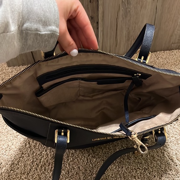 Jet Set East West Top Zip Tote - Picture 2 of 4